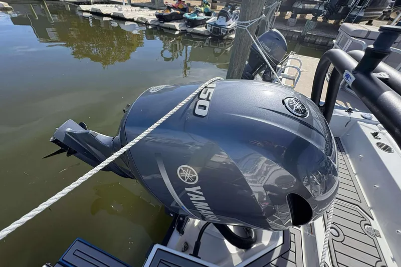 Slide: The Image of 2022 Starcraft Crossover 211 SCX OB with Yamaha outboard motor at dock. - 22