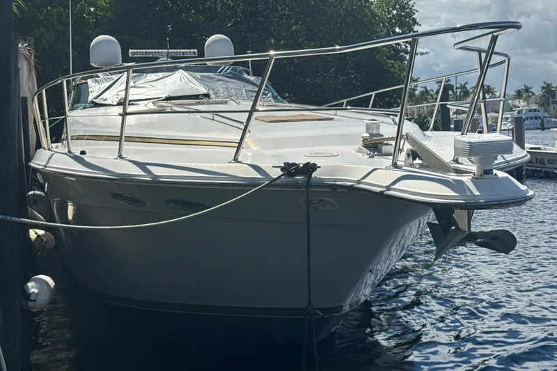 Slide: The Image of 1995 Sea Ray 500 Sundancer yacht docked on a sunny day. - 5