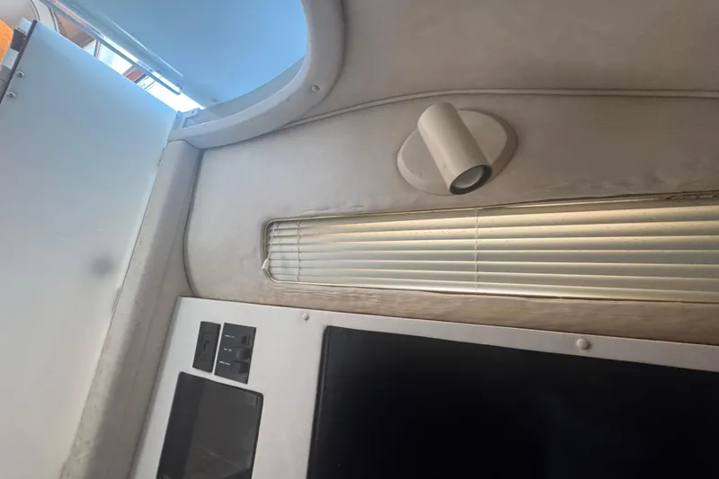 Slide: The Image of Interior of 1995 Sea Ray 500 Sundancer with window blinds and light fixture. - 9