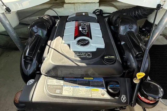 Slide: The Image of Engine of a 2018 Monterey 224FS boat, featuring a 4.5L 250 horsepower motor. - 28