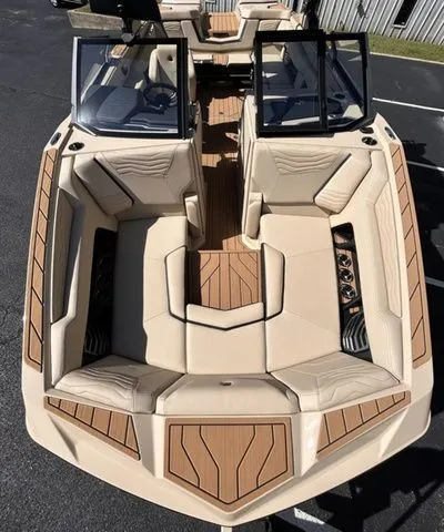 Slide: The Image of Nautique Super Air Nautique G23 2026 - 12