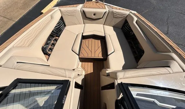 Slide: The Image of Nautique Super Air Nautique G23 2026 - 5