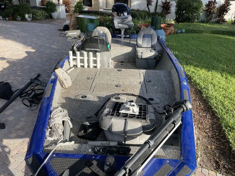 Slide: The Image of Tracker Pro Team 2015 - 4