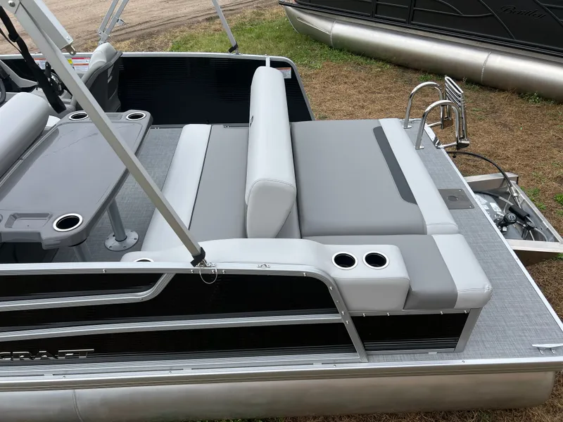 Slide: The Image of Princecraft Vectra 23 RL 2026 - 4