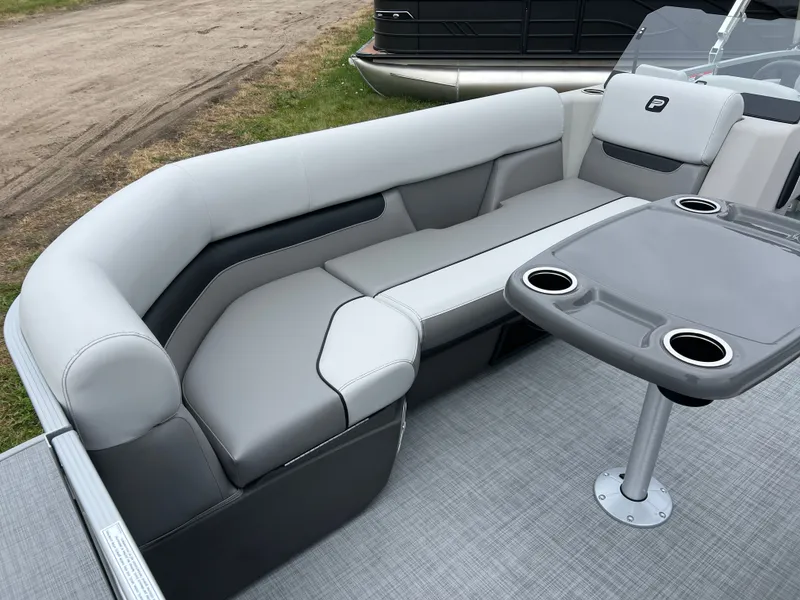 Slide: The Image of Princecraft Vectra 23 RL 2026 - 6