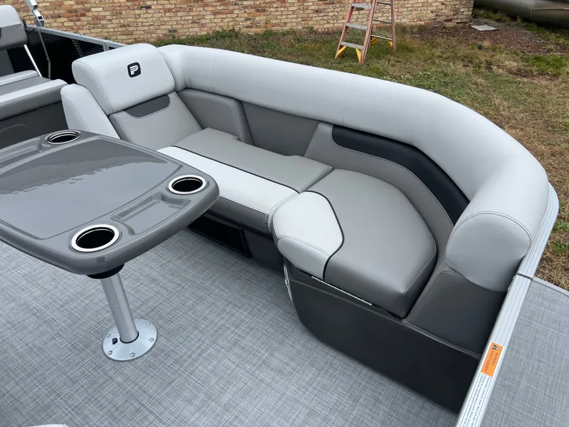 Slide: The Image of Princecraft Vectra 23 RL 2026 - 7