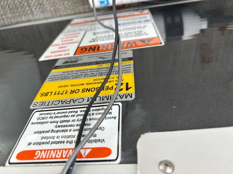 Slide: The Image of Bennington 24 SLX 2015 - 12