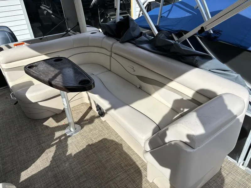 Slide: The Image of Bennington 24 SLX 2015 - 13