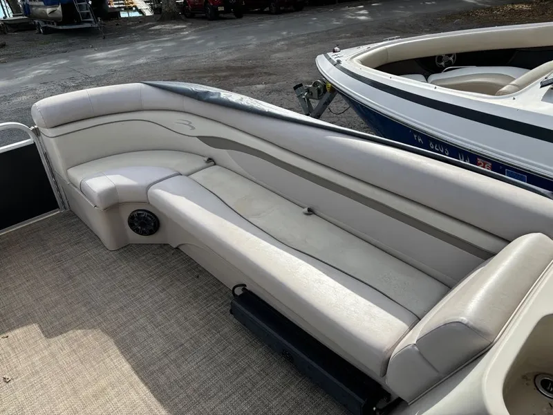 Slide: The Image of Bennington 24 SLX 2015 - 19