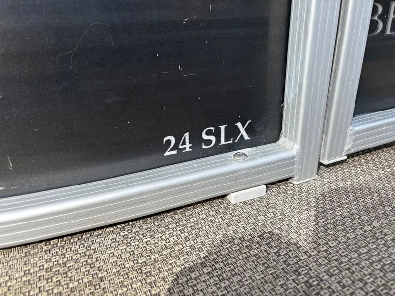 Slide: The Image of Bennington 24 SLX 2015 - 21