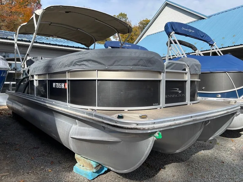 Slide: The Image of Bennington 24 SLX 2015 - 6