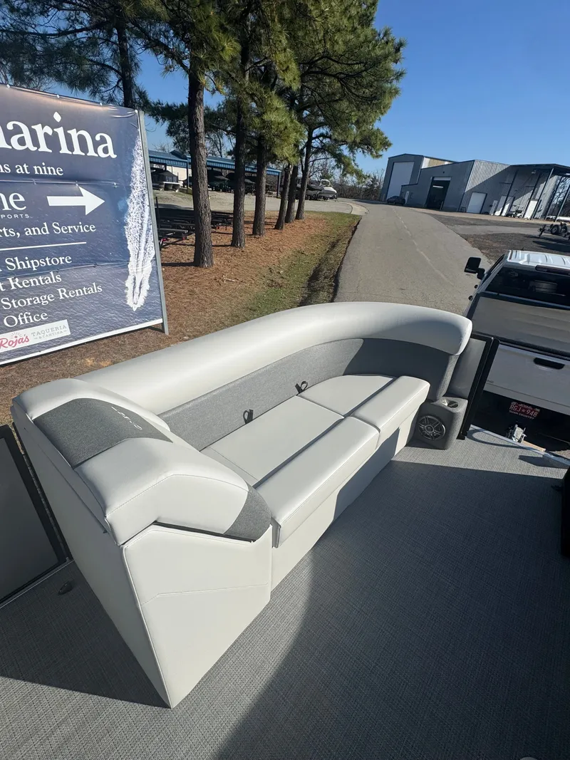 Slide: The Image of Crest Conquest SE 220 2026 - 3