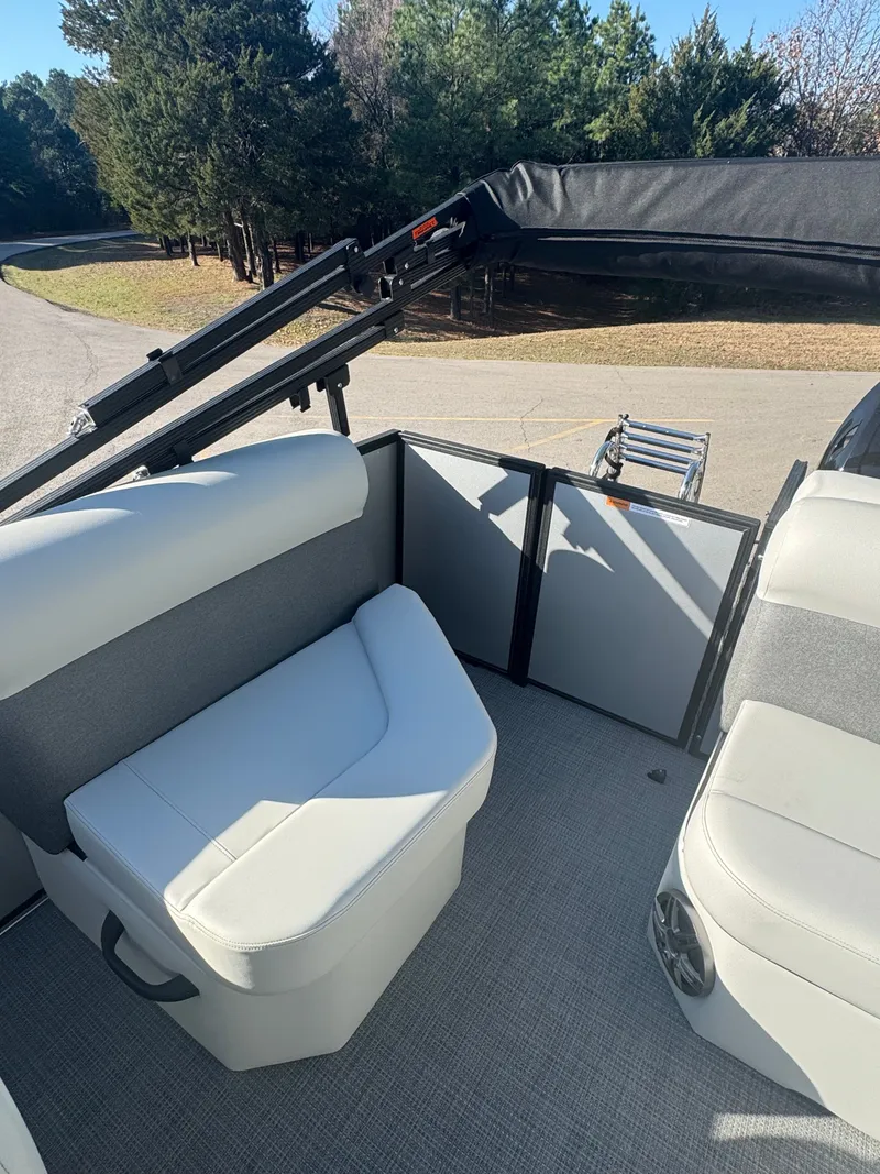 Slide: The Image of Crest Conquest SE 220 2026 - 6