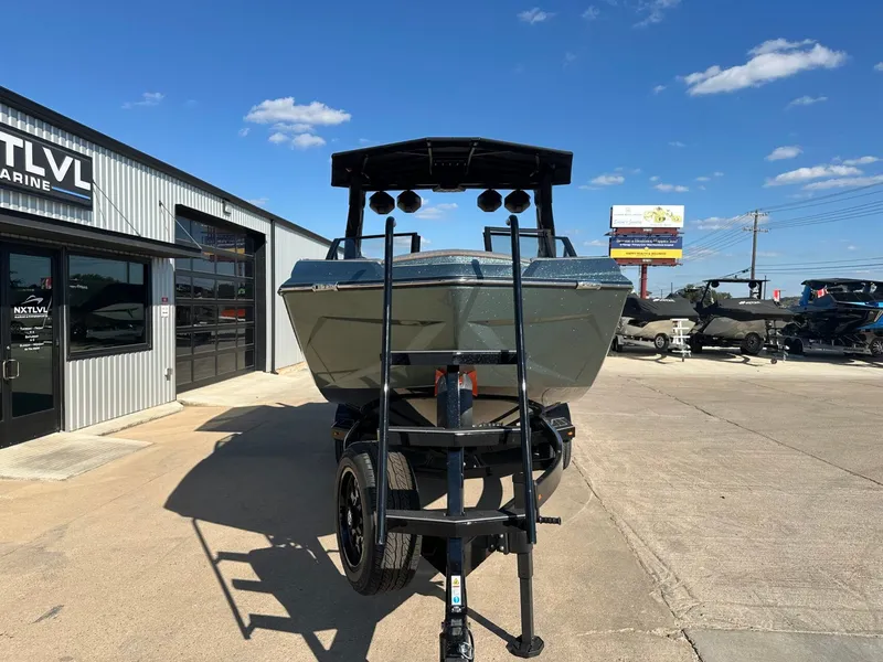 Slide: The Image of Tigé Ultré 25ZX 2026 - 10