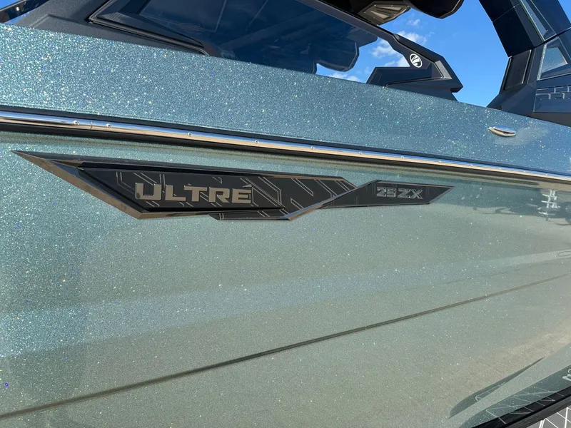 Slide: The Image of Tigé Ultré 25ZX 2026 - 11