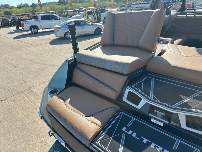 Slide: The Image of Tigé Ultré 25ZX 2026 - 15