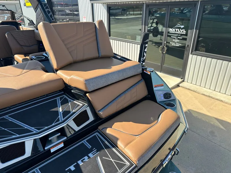 Slide: The Image of Tigé Ultré 25ZX 2026 - 16