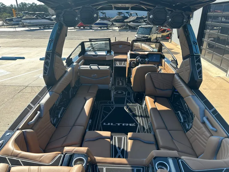 Slide: The Image of Tigé Ultré 25ZX 2026 - 18