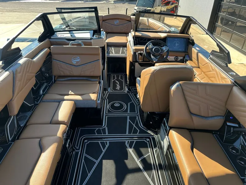 Slide: The Image of Tigé Ultré 25ZX 2026 - 19