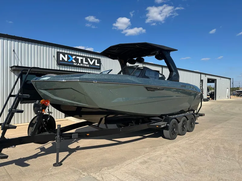 Slide: The Image of Tigé Ultré 25ZX 2026 - 2