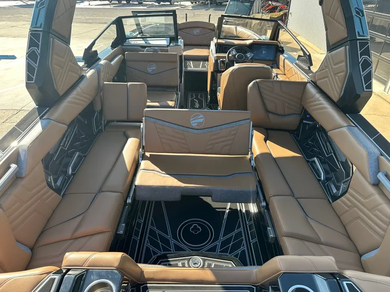 Slide: The Image of Tigé Ultré 25ZX 2026 - 20