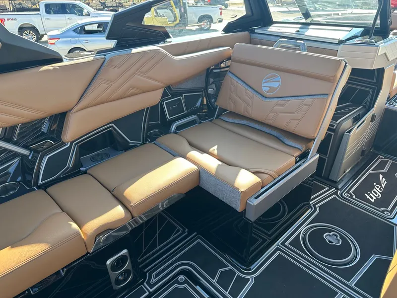 Slide: The Image of Tigé Ultré 25ZX 2026 - 23