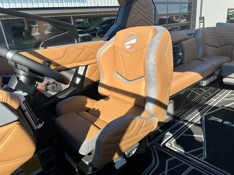 Slide: The Image of Tigé Ultré 25ZX 2026 - 29