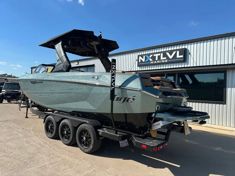 Slide: The Image of Tigé Ultré 25ZX 2026 - 3