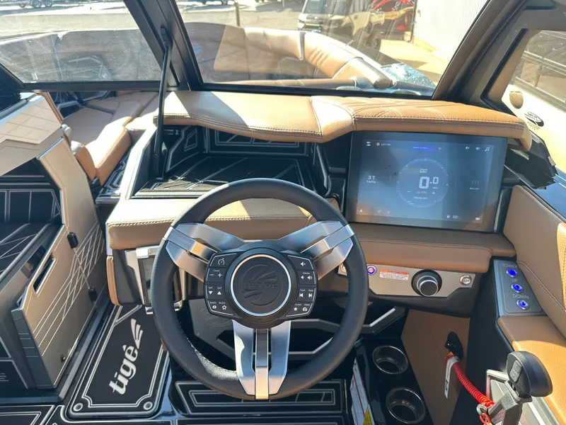 Slide: The Image of Tigé Ultré 25ZX 2026 - 30