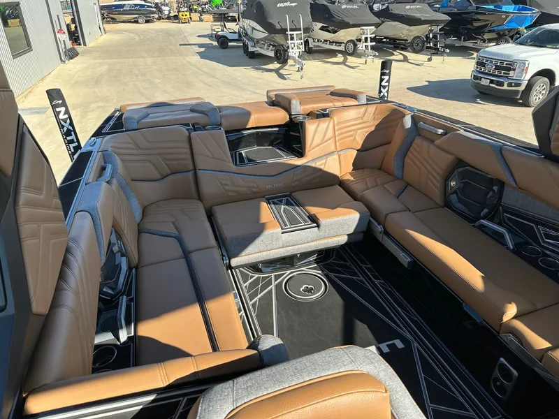 Slide: The Image of Tigé Ultré 25ZX 2026 - 36