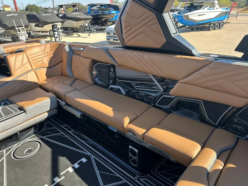 Slide: The Image of Tigé Ultré 25ZX 2026 - 37