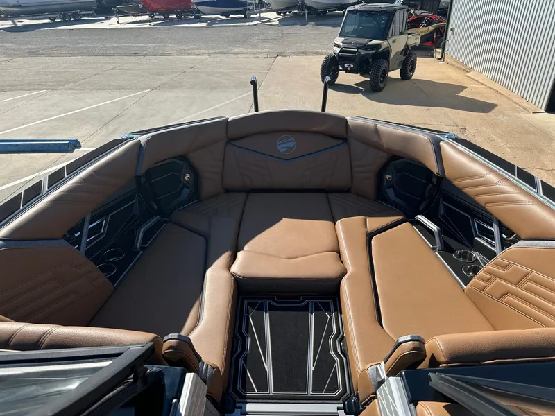 Slide: The Image of Tigé Ultré 25ZX 2026 - 41