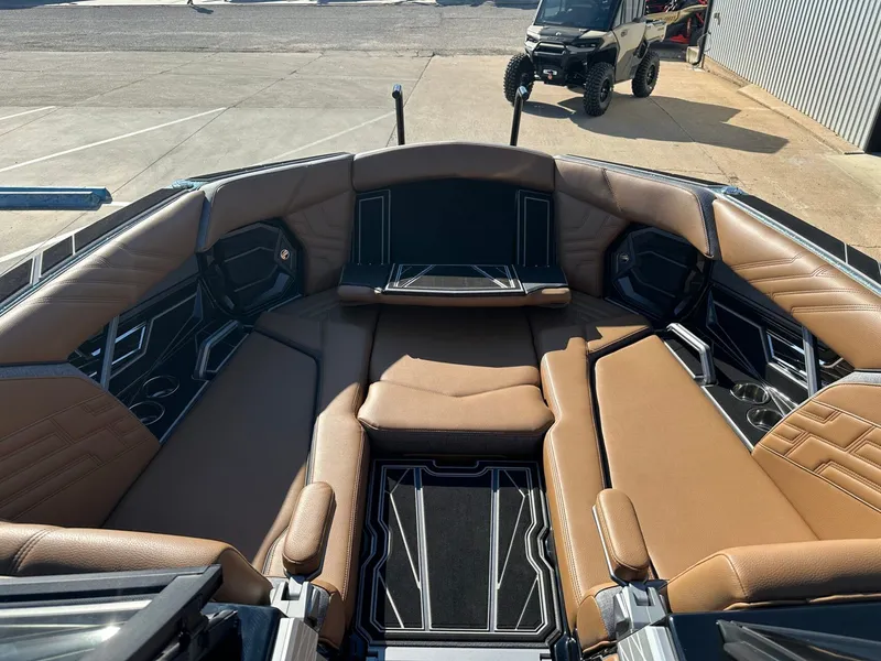 Slide: The Image of Tigé Ultré 25ZX 2026 - 42