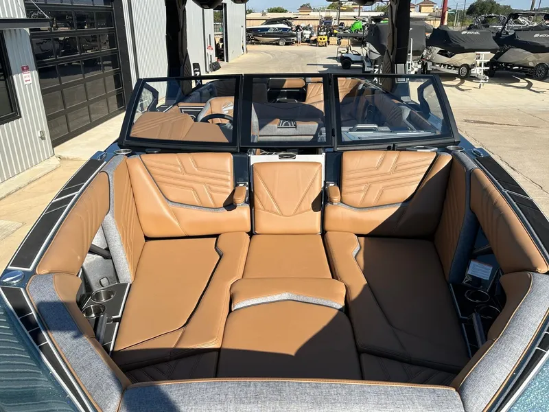 Slide: The Image of Tigé Ultré 25ZX 2026 - 43