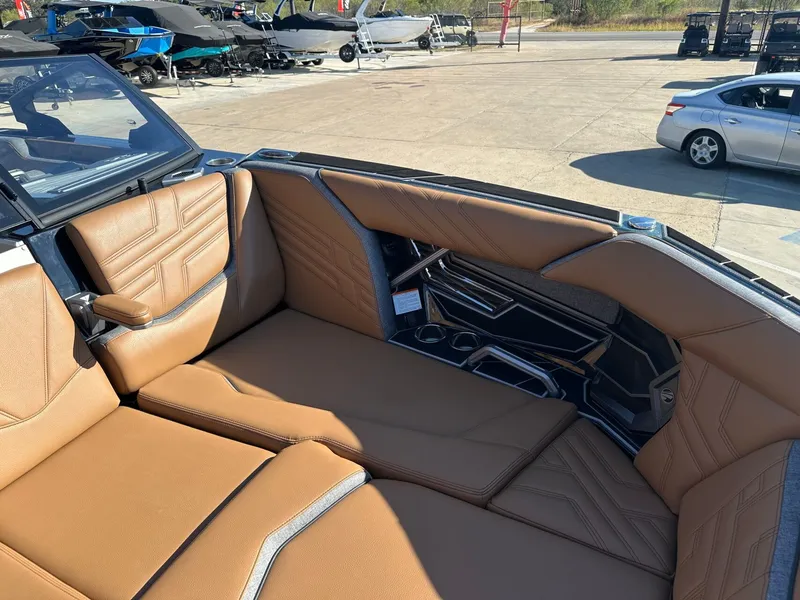 Slide: The Image of Tigé Ultré 25ZX 2026 - 46