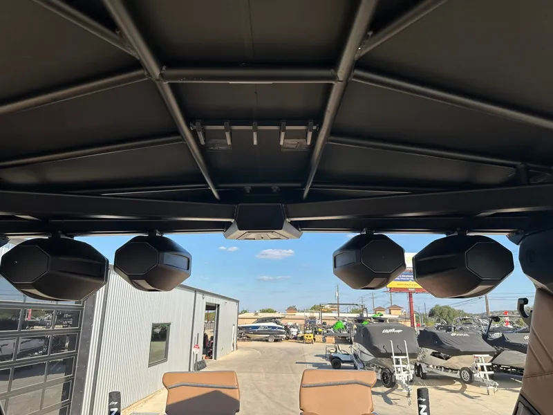 Slide: The Image of Tigé Ultré 25ZX 2026 - 49