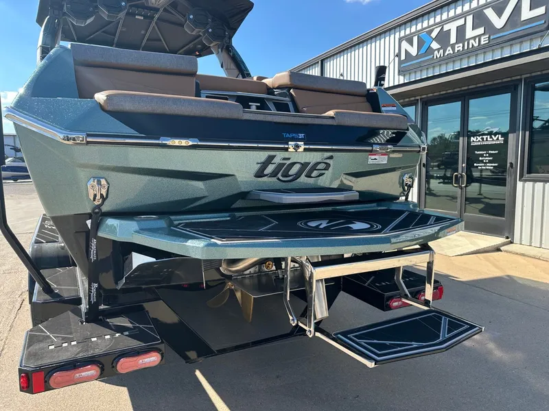 Slide: The Image of Tigé Ultré 25ZX 2026 - 5