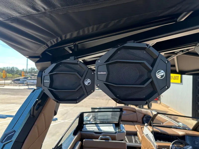 Slide: The Image of Tigé Ultré 25ZX 2026 - 51