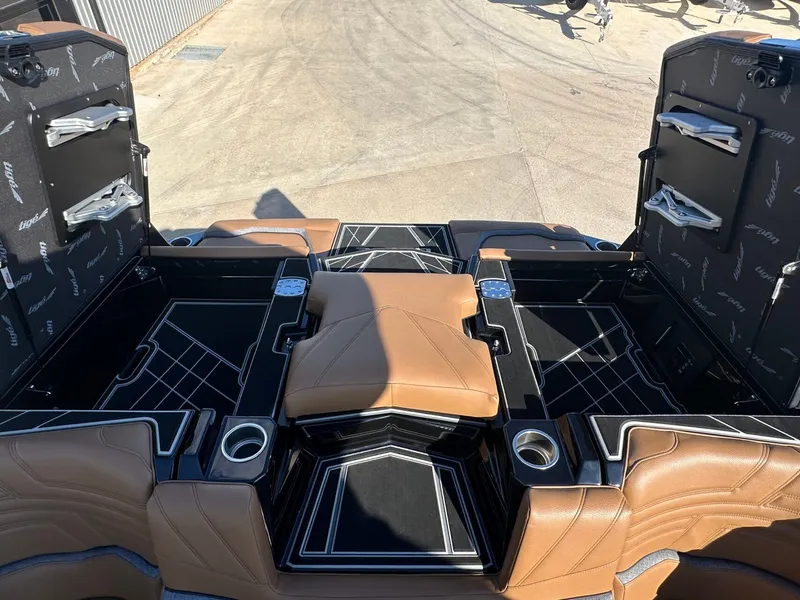 Slide: The Image of Tigé Ultré 25ZX 2026 - 52