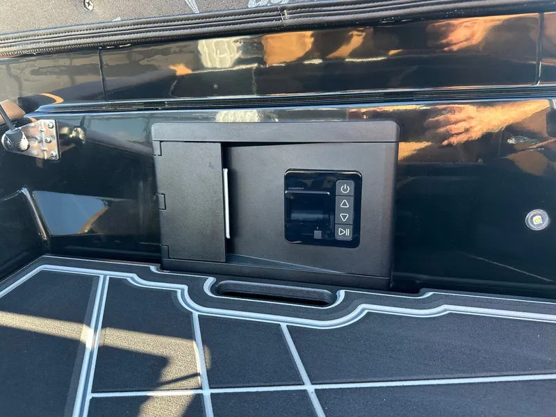 Slide: The Image of Tigé Ultré 25ZX 2026 - 53