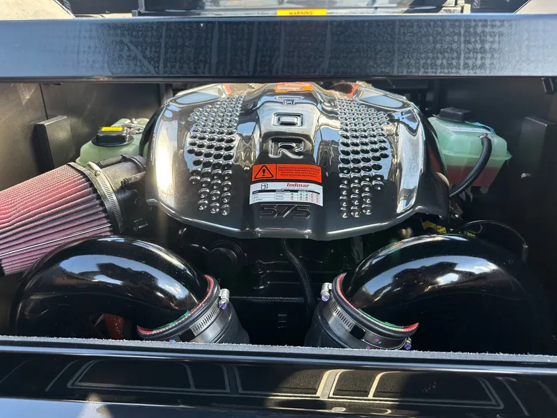 Slide: The Image of Tigé Ultré 25ZX 2026 - 55