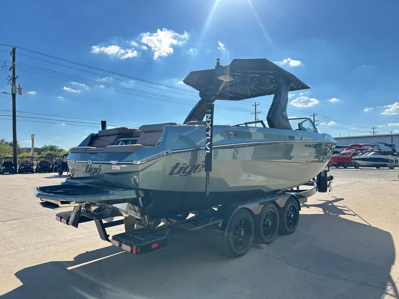 Slide: The Image of Tigé Ultré 25ZX 2026 - 7