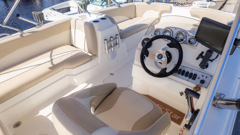 Slide: The Image of NauticStar 193 SC 2017 - 16