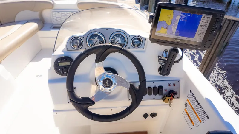 Slide: The Image of NauticStar 193 SC 2017 - 17