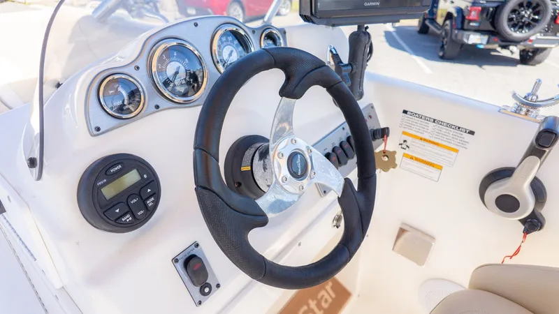 Slide: The Image of NauticStar 193 SC 2017 - 18