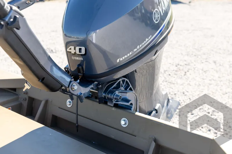 Slide: The Image of 2026 G3 1652 VBW boat with Yamaha 40 horsepower four-stroke outboard motor. - 29