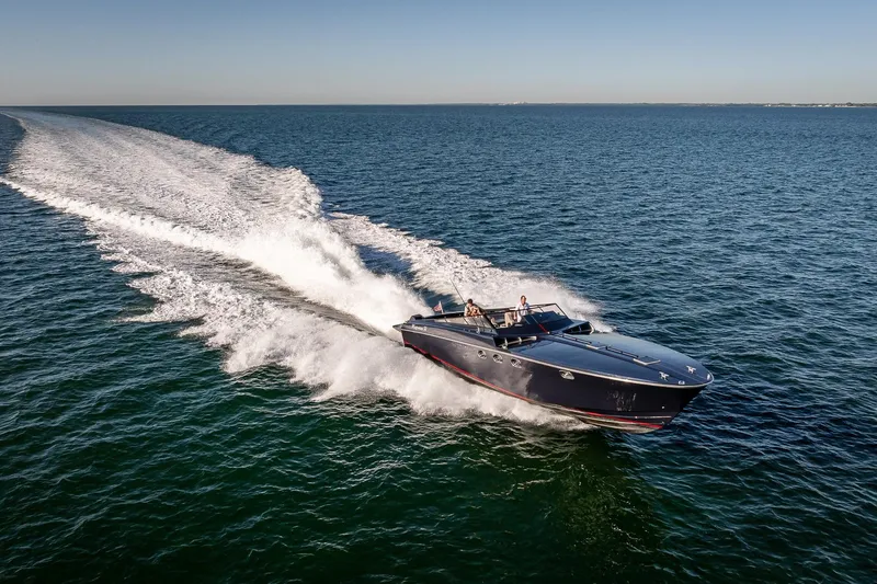 Slide: The Image of Magnum 50 Bestia 2000 speedboat cruising on open water, leaving a white wake trail. - 10