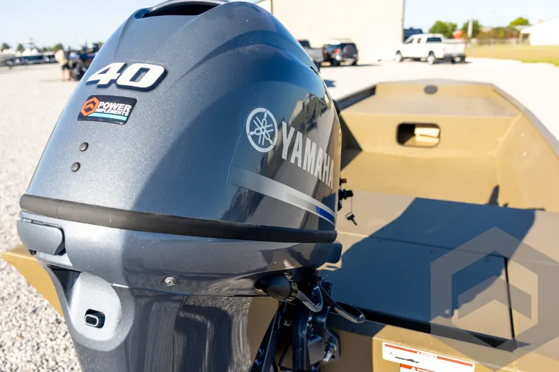 Slide: The Image of 2026 G3 1652 VBW boat with Yamaha 40 HP outboard motor in a sunny outdoor setting. - 31