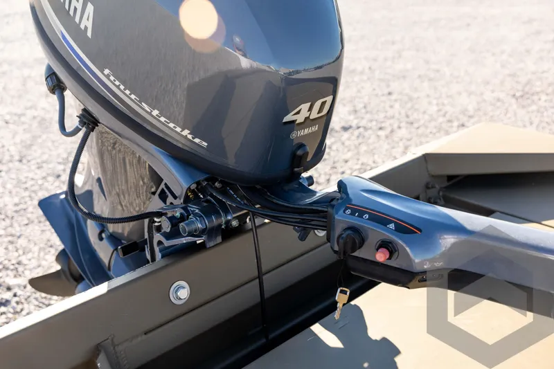 Slide: The Image of 2026 G3 1652 VBW boat with Yamaha 40 horsepower four-stroke outboard motor. - 42