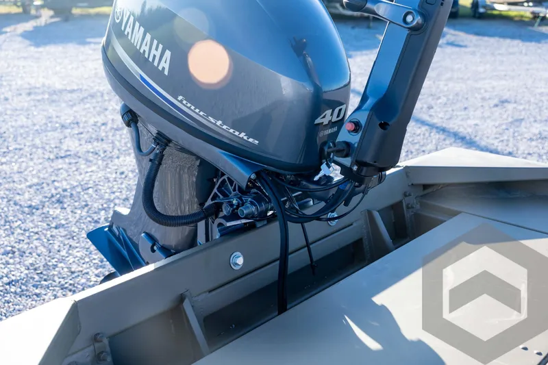 Slide: The Image of 2026 G3 1652 VBW boat with Yamaha 40 horsepower four-stroke outboard motor. - 36